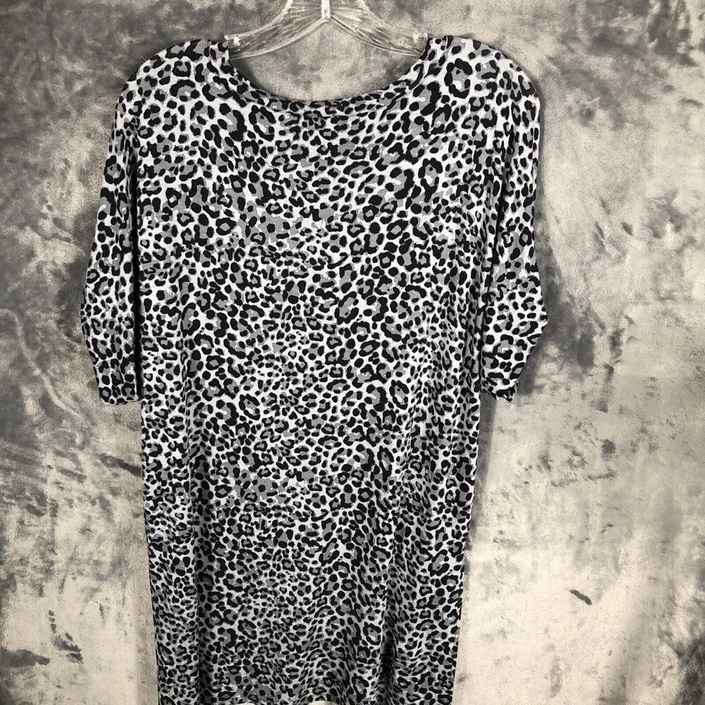 Zenana Grey Cheetah Print Loose Fit Long Length Top Women's Size Medium - Picture 12 of 12